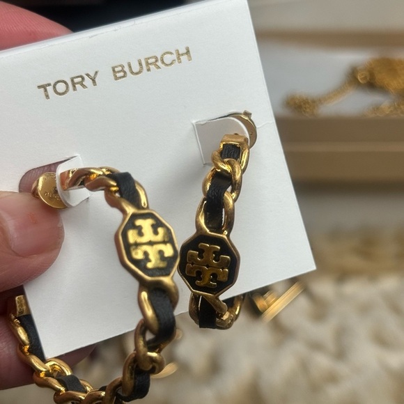 Tory Burch Black and matte gold with leather interlocking hoops - Picture 2 of 4
